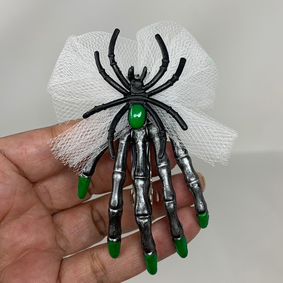 unbranded Accessories - 3.5” hair clip creepy hair accessory skeleton hand Day of the Dead new